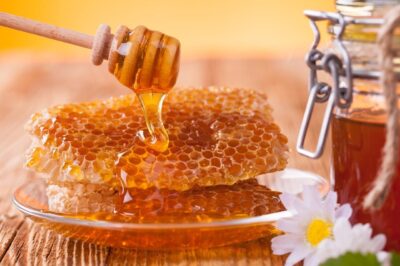 Названы причины, по которым мед полезен для здоровья